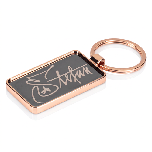 Glamur - rose gold metalni privezak sa laserskom gravurom